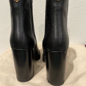 Tory Burch 70m Chelsea Lug boots